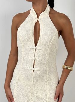 Vestido blonda Nicole crudo
