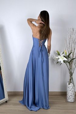 Vestido corte princesa de raso azul