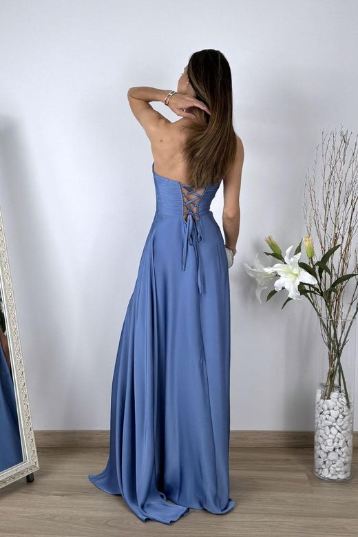 Vestido corte princesa de raso azul