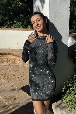 Vestido corto brillante negro-plata