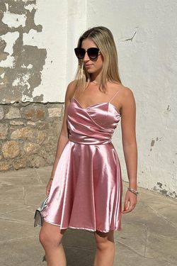 Vestido corto satinado vuelo rosa