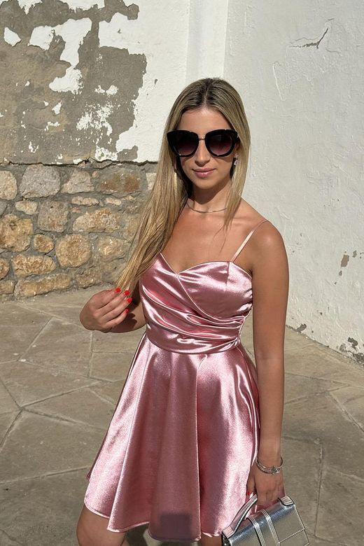 Vestido corto satinado vuelo rosa