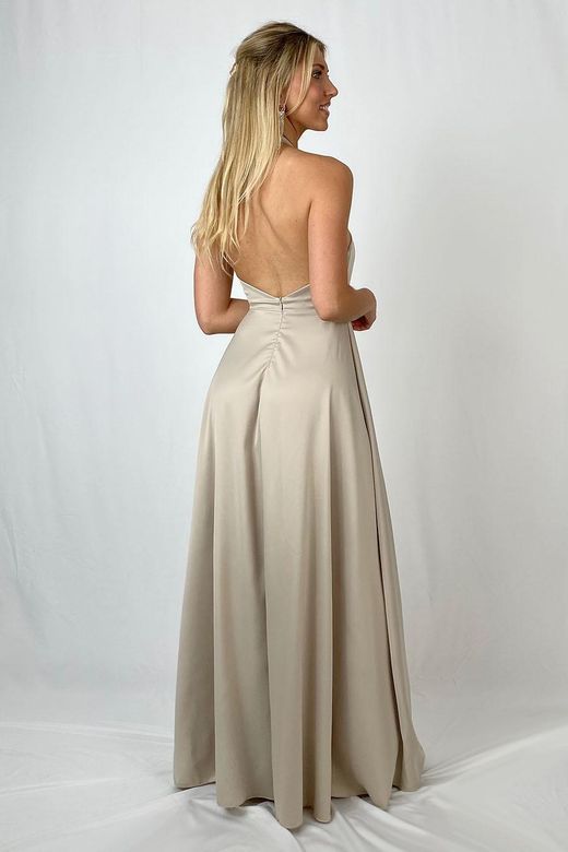 Vestido largo de raso con abertura beige