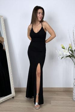 Vestido largo negro con volante