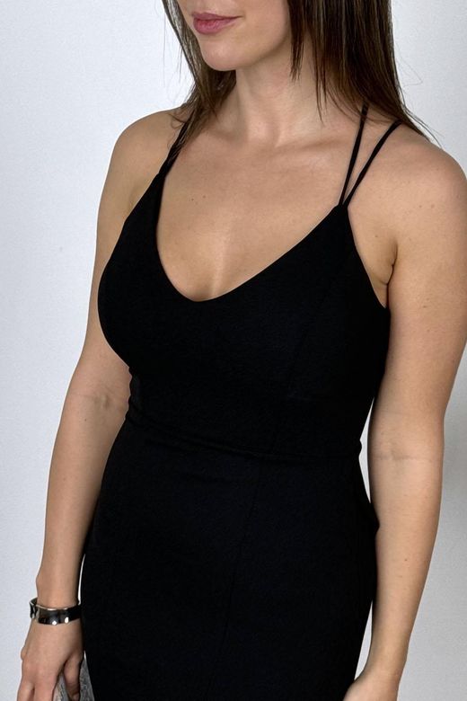 Vestido largo negro con volante