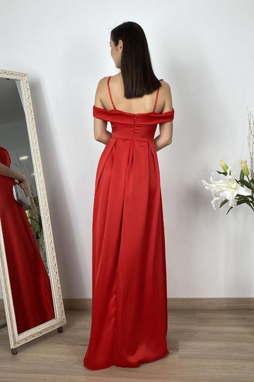 Vestido raso corte princesa rojo