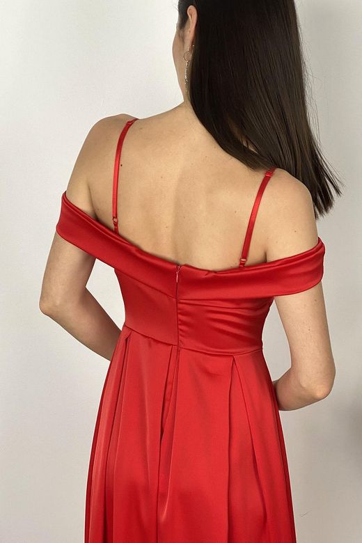 Vestido raso corte princesa rojo