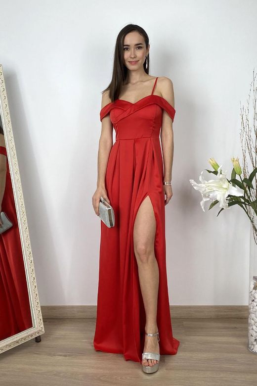 Vestido raso corte princesa rojo